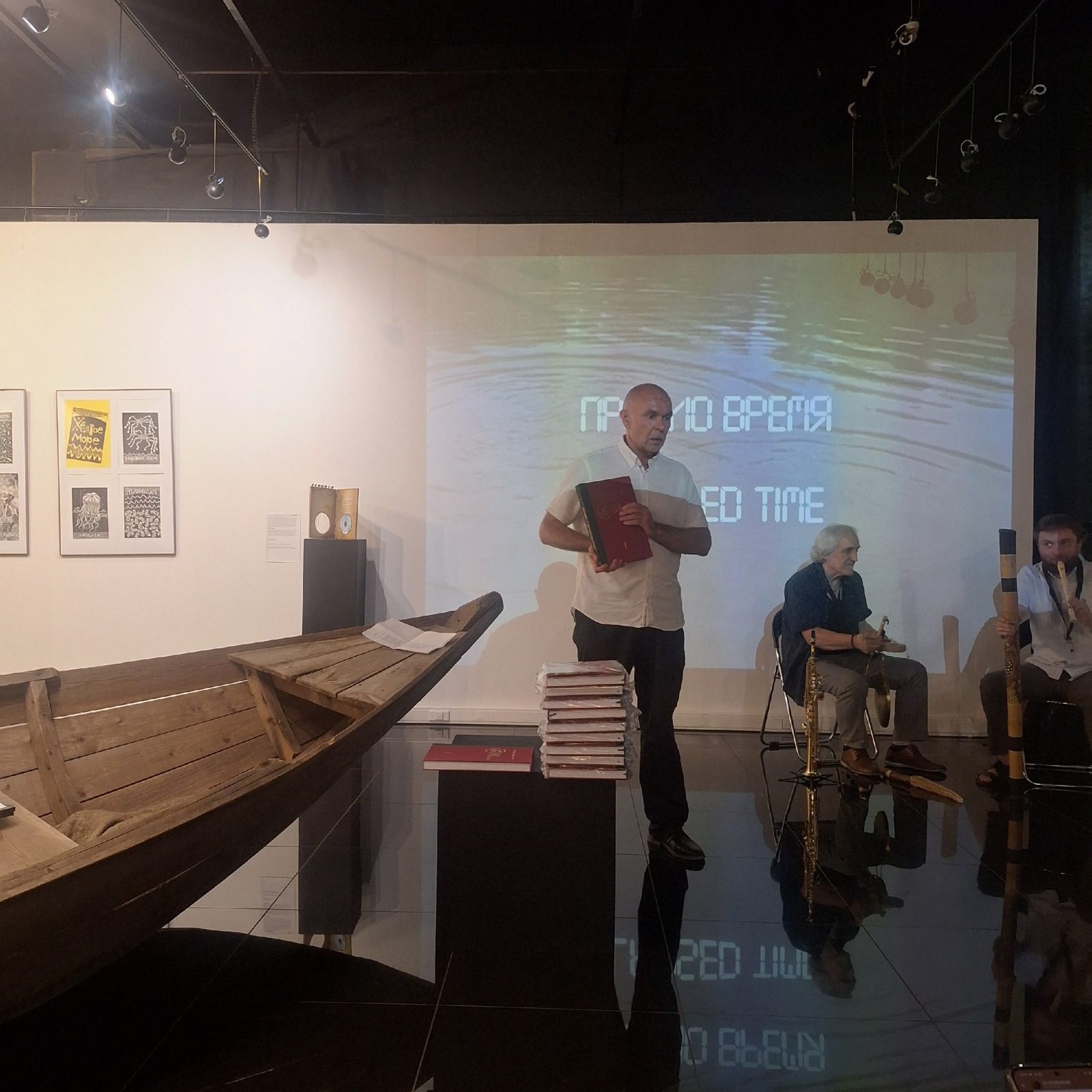 Концерт Ираиды Юсуповой и Перформанс «Надповести» в пространстве выставки «Садок Судей III» в Выставочном зале фонда Андрея Чеглакова