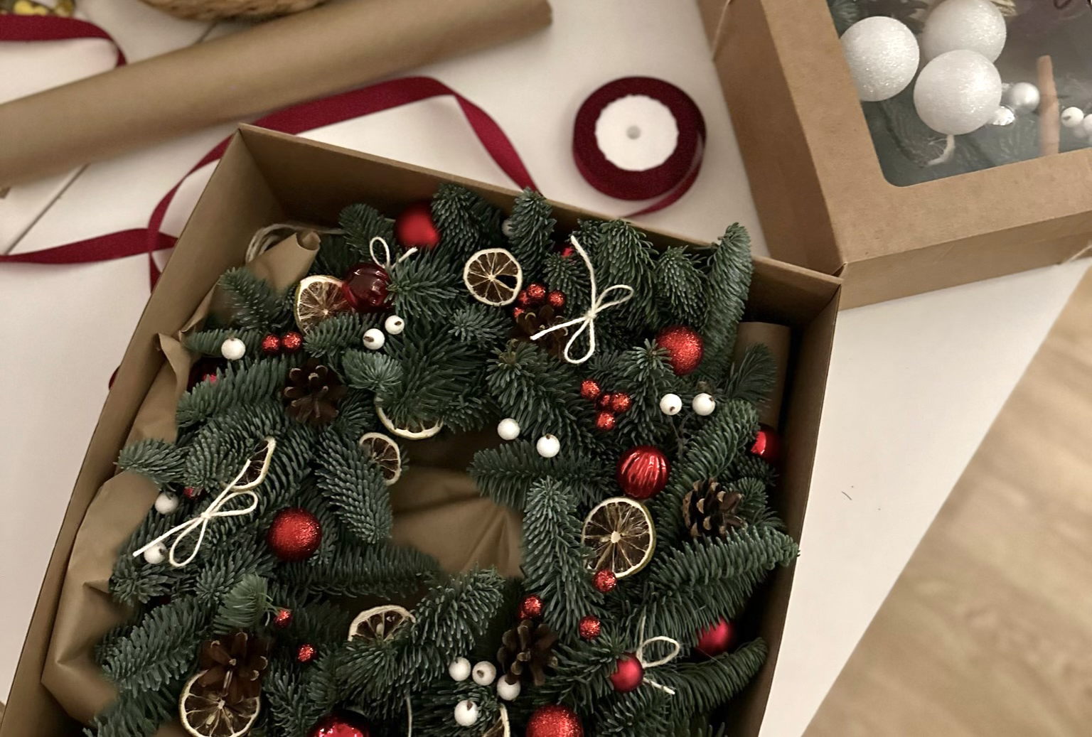 Мастер-класс "Новогодний венок" от Vlasha Studio в гастро-особняке Вани Дмитриенко ("Орбита", Яузская улица, 1)