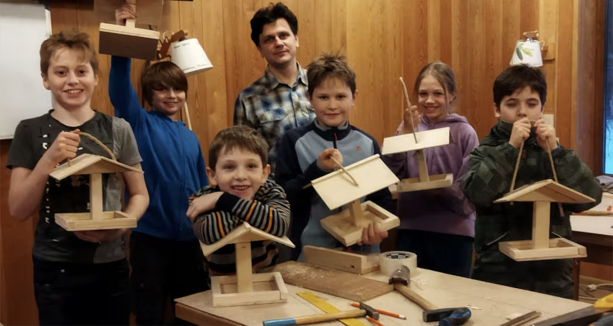 в 16:45 НОВОГОДНЯЯ СТОЛЯРНАЯ МАСТЕРСКАЯ "Кормушка для птиц" с Петром Суровым 7+