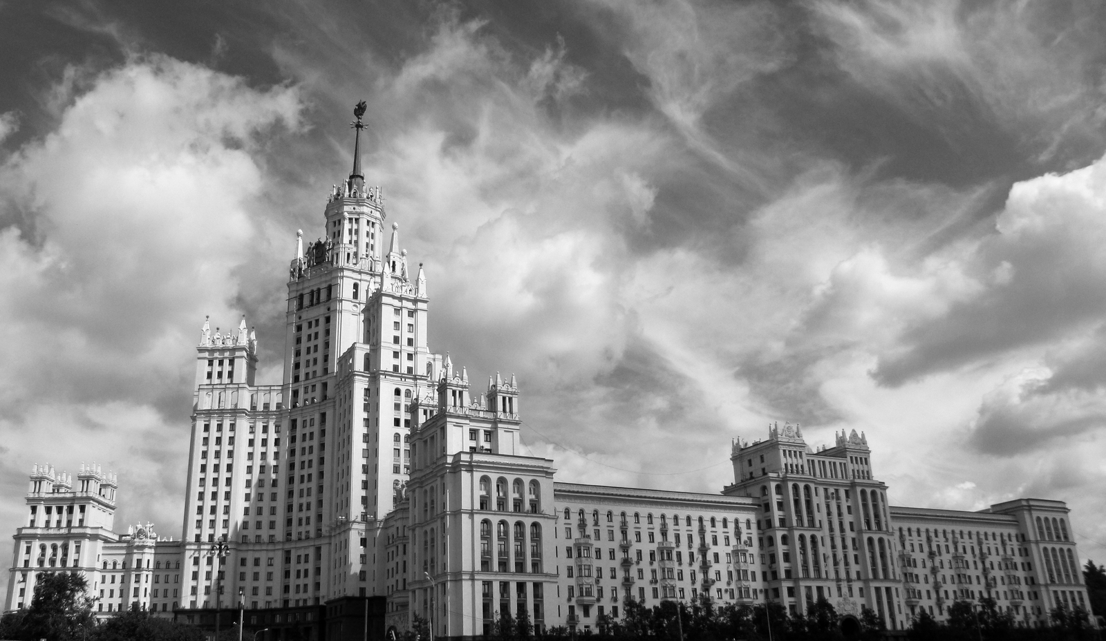 Пешая экскурсия по Таганке. Высотка на Котельнической. "Чехов и Компания" и "Москва глазами инженера" 16+