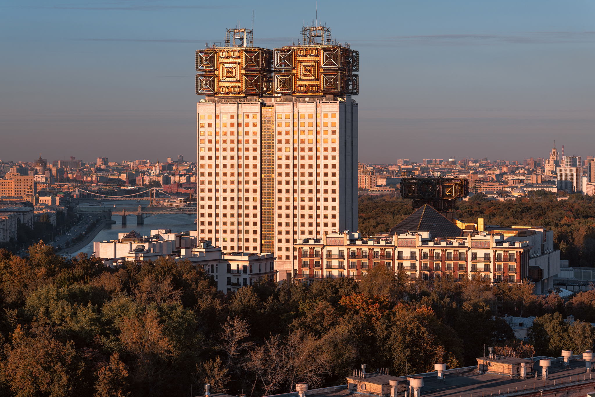 Живой музей Советского модернизма. Архитектура 1960х 1990х на Юго-Западе Москвы. Лекция Гали Минаковой в лектории на Университетском