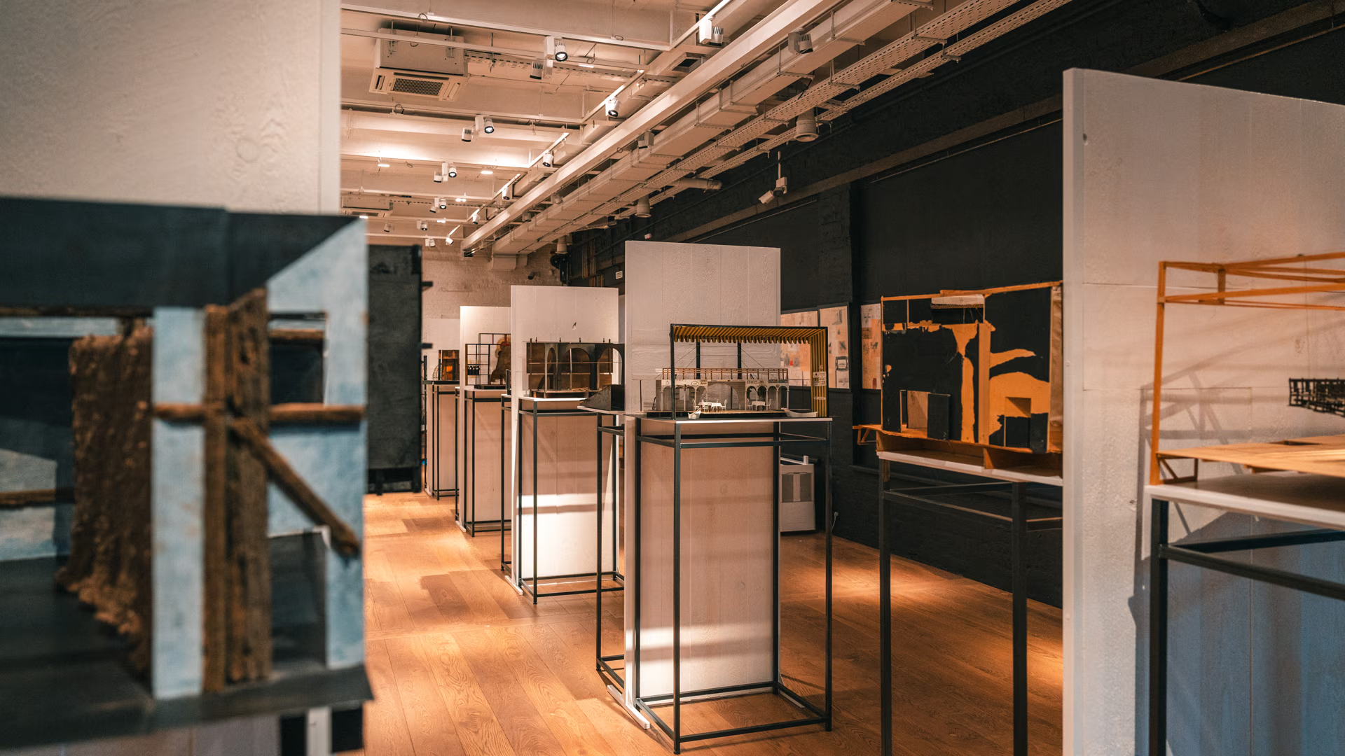 Акция «Ночь искусств» и «День народного единства». Сборная экскурсия по постоянной экспозиции «Пространство Давида Боровского» и выставке «От и до»