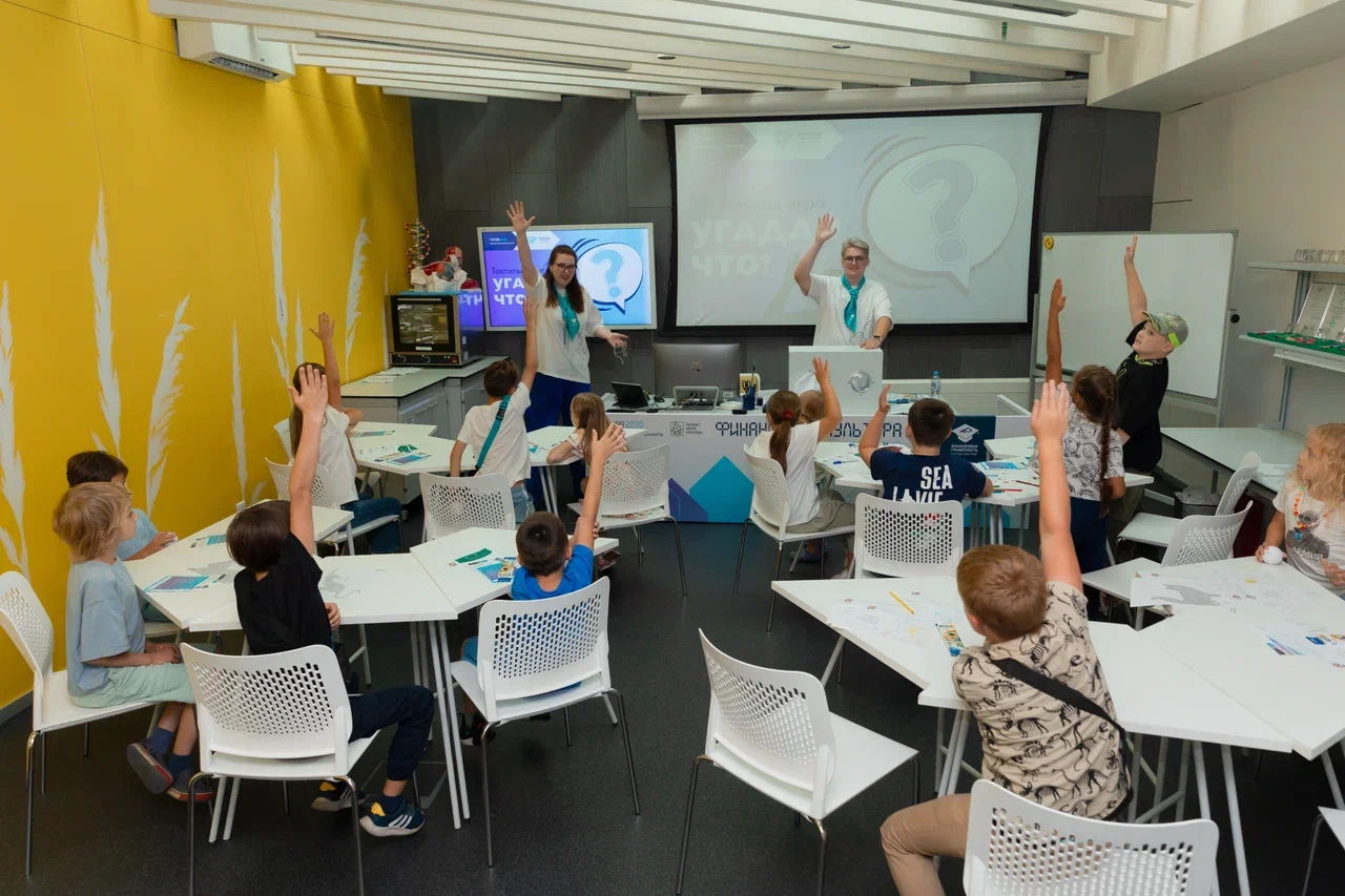 Игра "Угадай, что в мешке у Деда Мороза?"