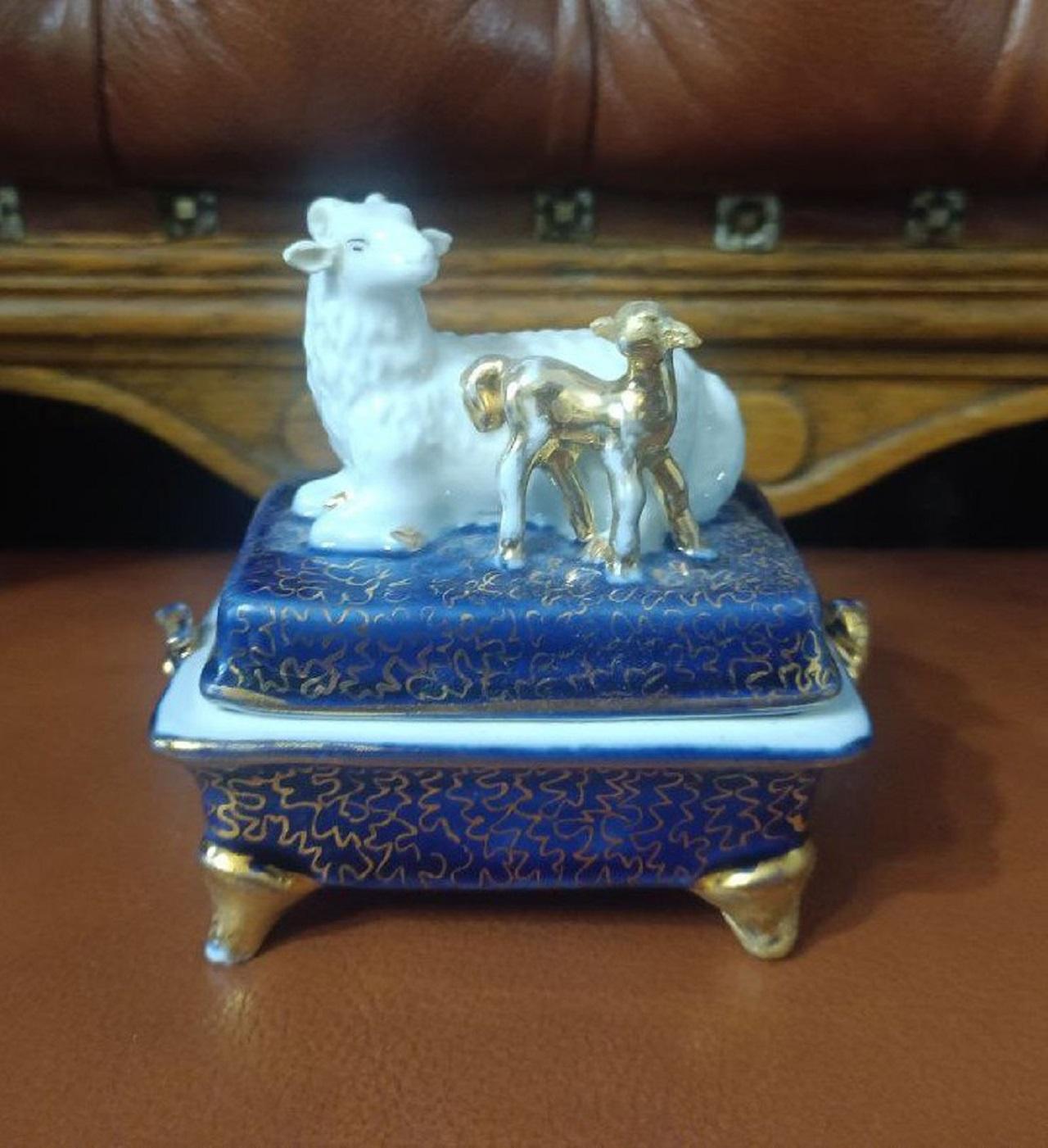 Лекция "Шкатулки, туалетные коробочки и пудреницы в советском фарфоре периода 1950 -1960 годов"