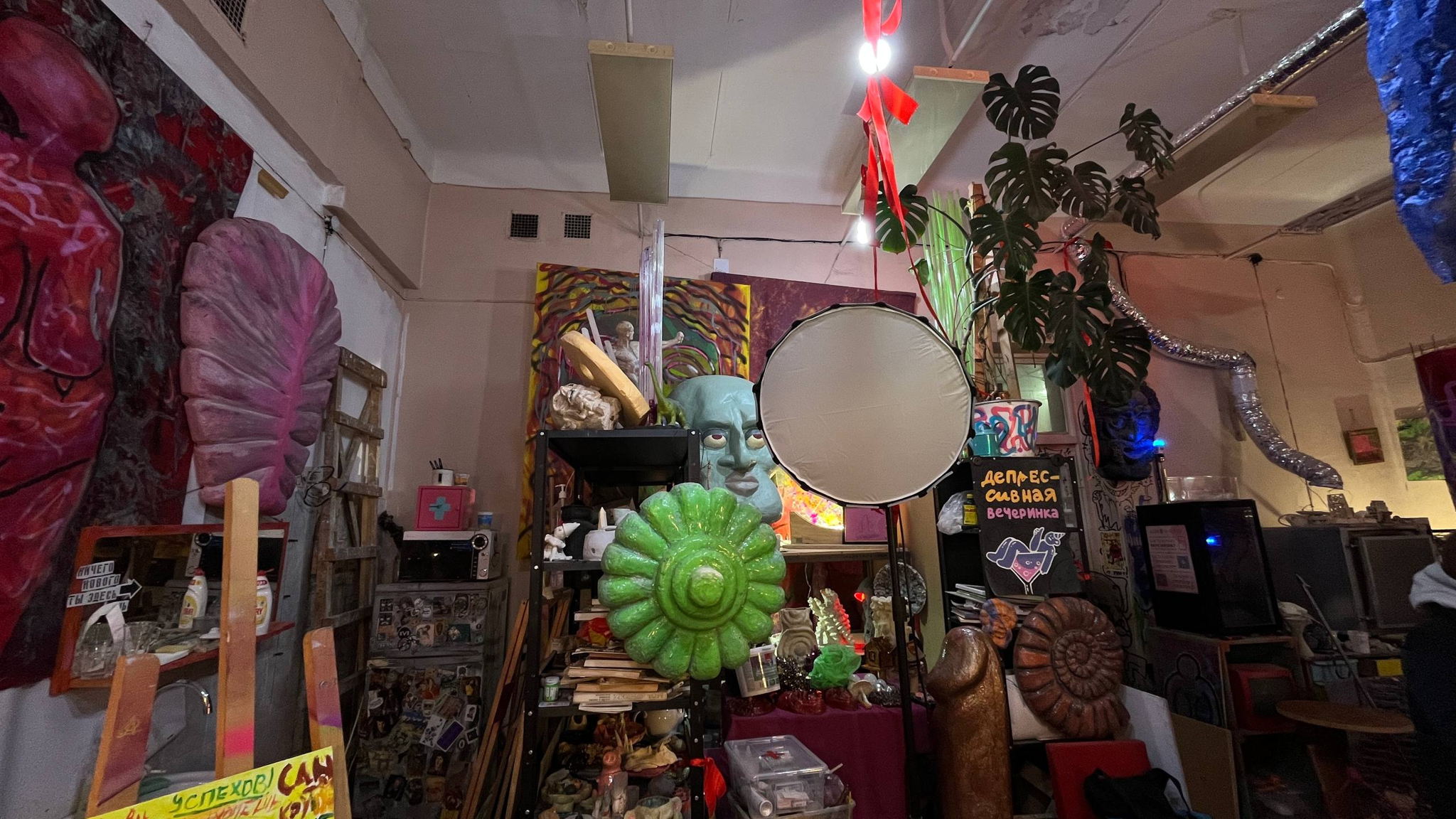 Авторский урок рисования в действующей мастерской Художника-авангардиста в Санкт-Петербурге