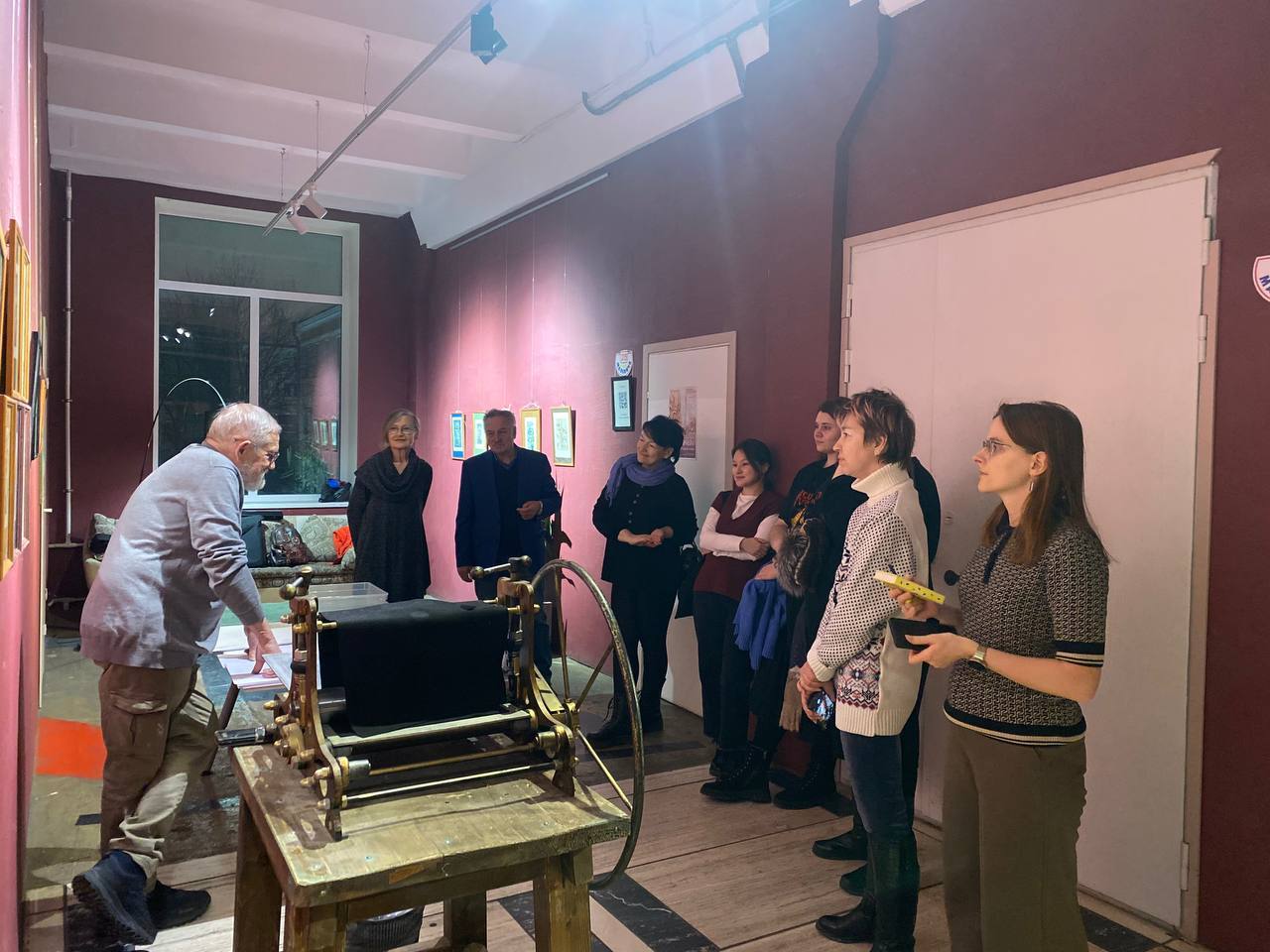 Мастер-класс по печати офорта в рамках выставки Виктора Викторовича Кобзева «Как ходит конь»