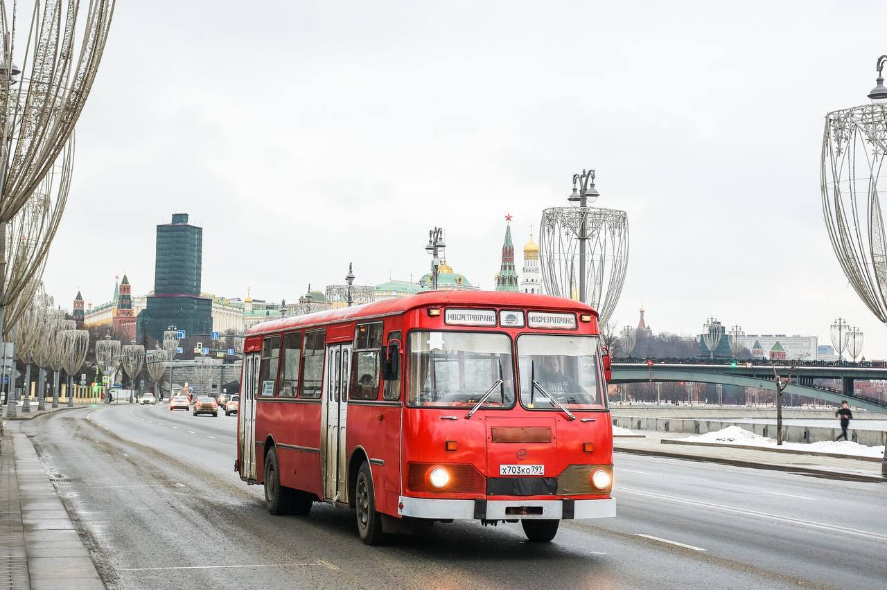 Путешествие на ретроавтобусе: Москва Эльдара Рязанова
