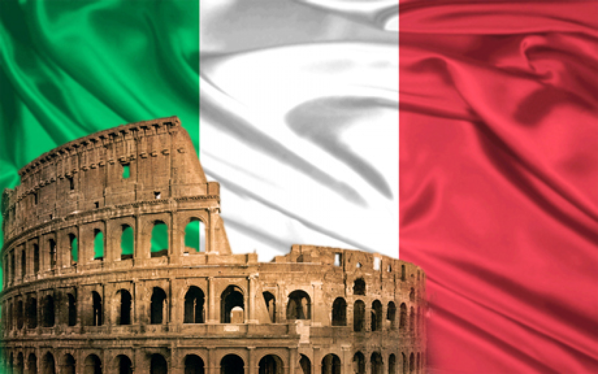 Культура Италии. Колизей с флагом Италии. Италия язык. Итальянский язык.