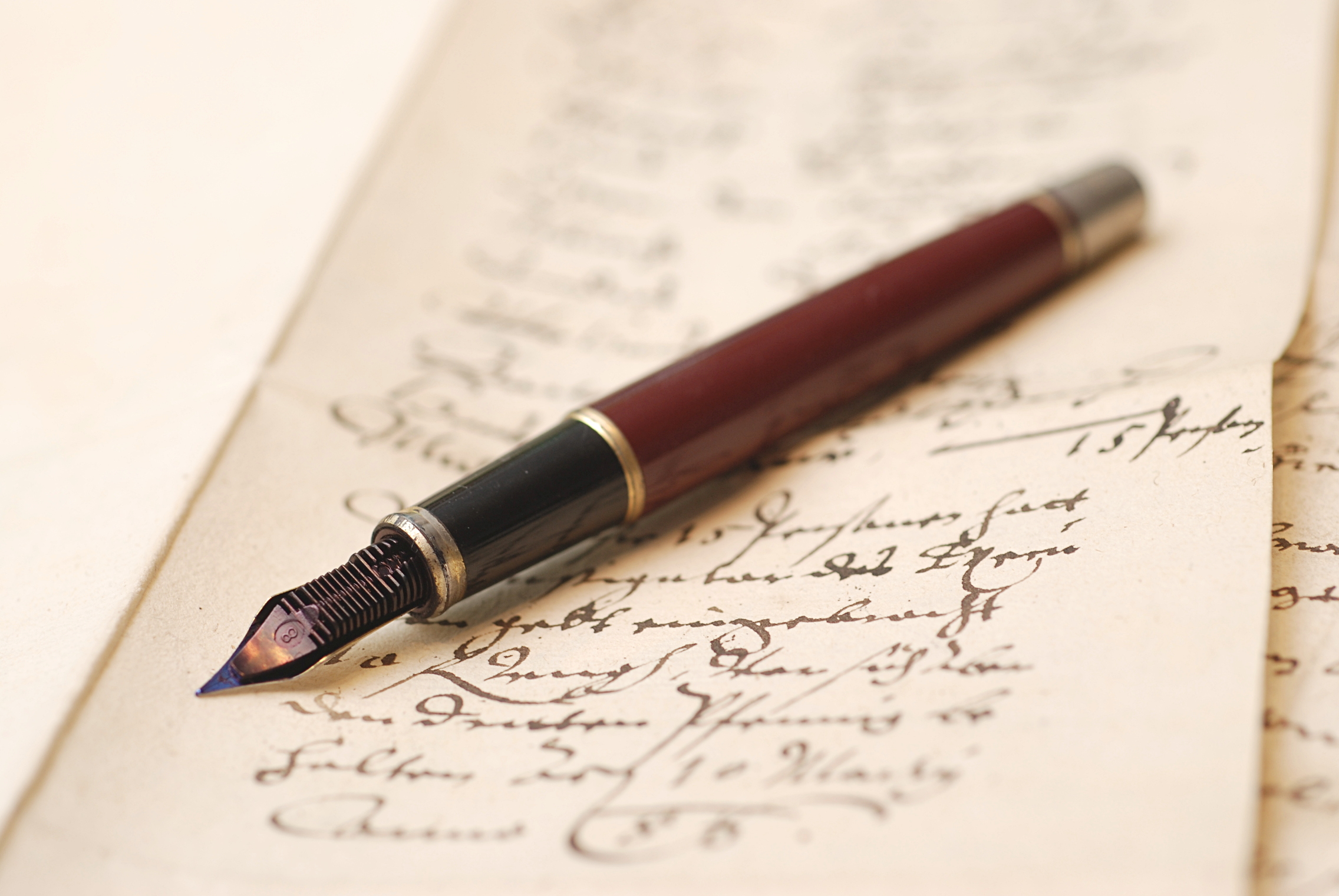 Перо поэзия. Перьевая ручка и лист. Перьевая ручка и бумага. Перо для Писания.