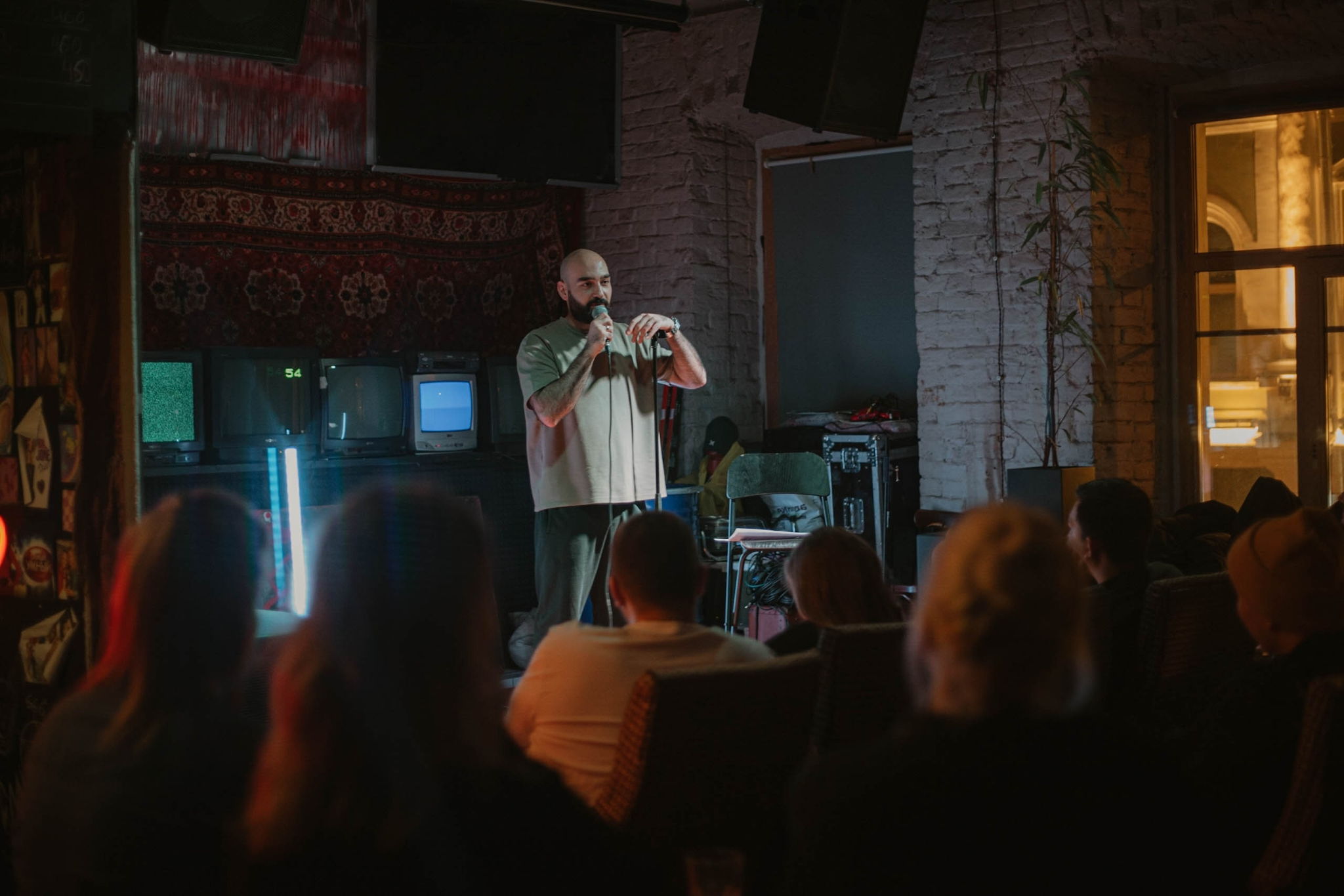 Stand Up. Проверка материала в баре "Cure"