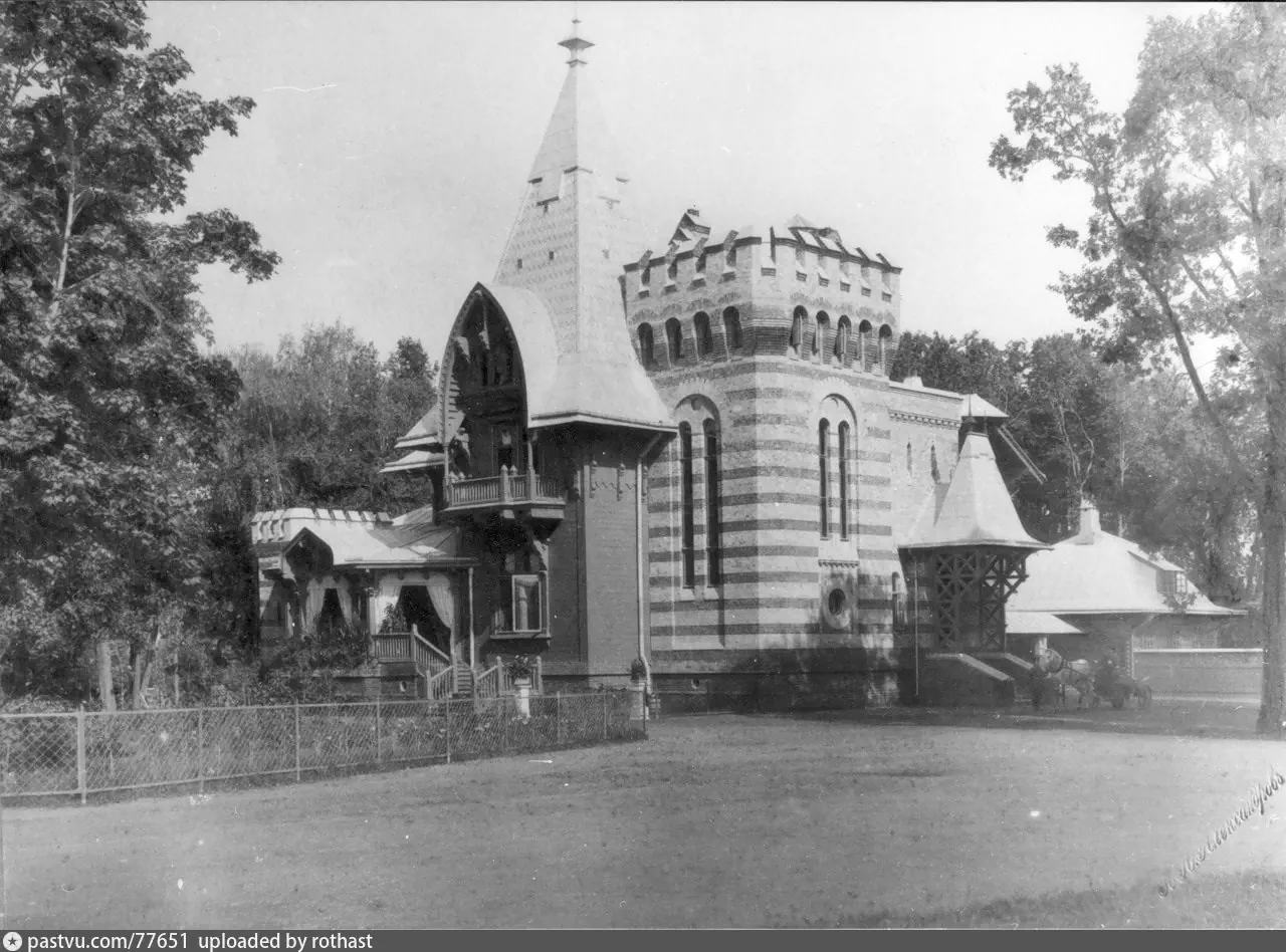 Петровский парк: дворцовые интриги, купеческие гуляния, отважные авиаторы и советские художники (НОВАЯ!)