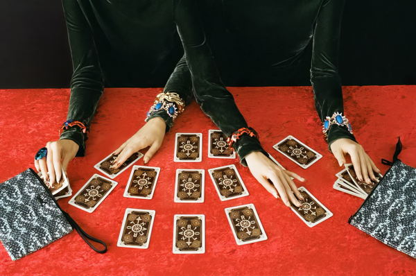 АРТ-УЖИН «Культурная история Таро: карты в искусстве и литературе» | 19:30 | совместно с Асей Занегиной