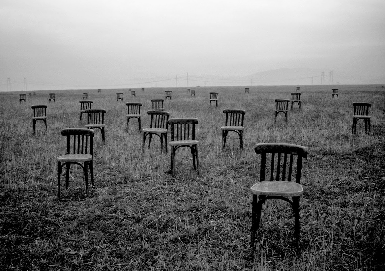 Пустые люди пустые души. Пустой стул. Пустота и одиночество. Душевная пустота. Пустой стул в поле.