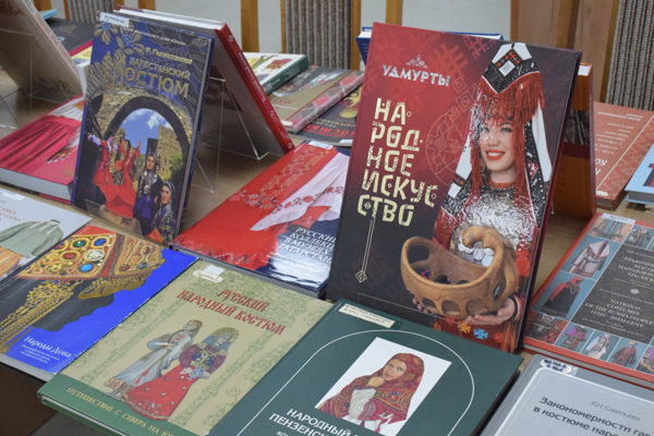 Экспертная сессия «Национальный костюм в России: сохранение культурного кода и актуализация наследия»