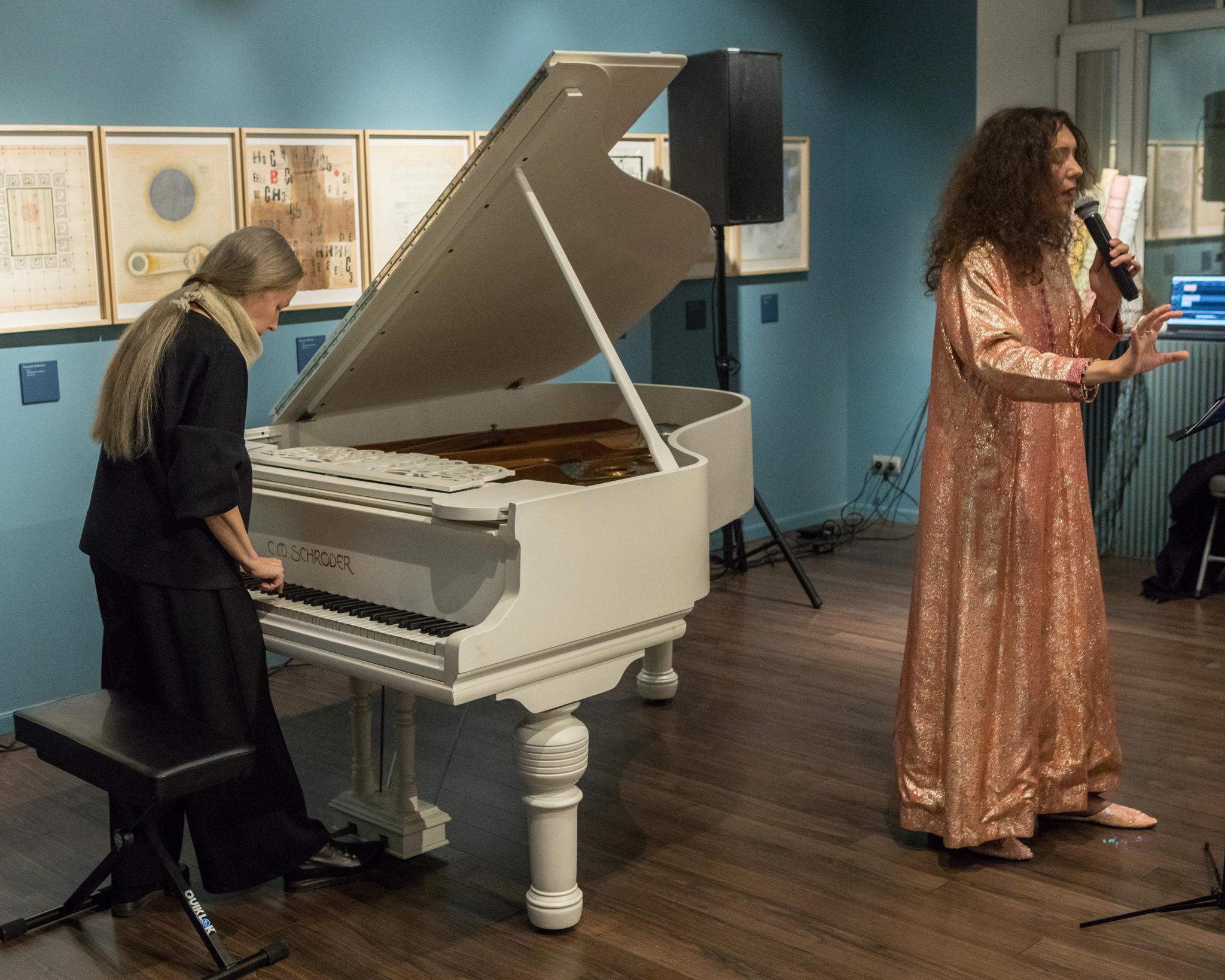 Концерт Ираиды Юсуповой в пространстве выставки «Садок Судей III» в Выставочном зале фонда Андрея Чеглакова