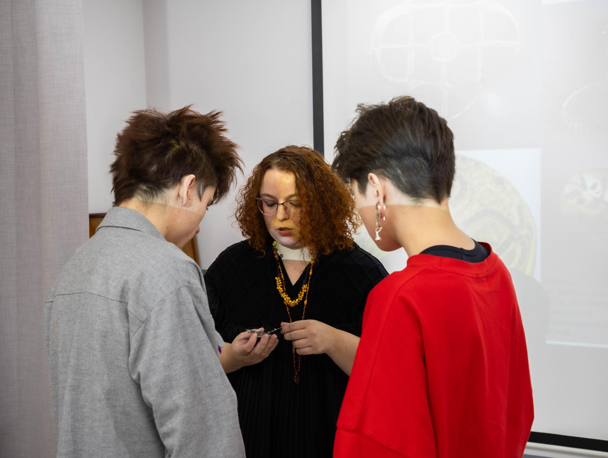 «Маскарадный и карнавальный: небытовые костюмы в России и Европе нового времени»