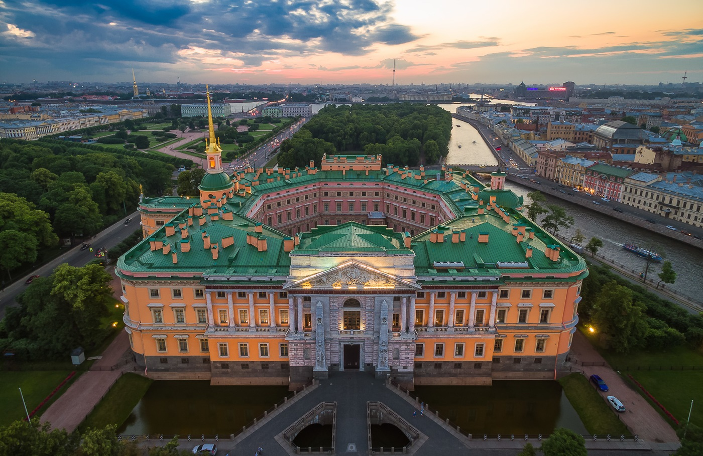 В1 спб. Михайловский инженерный замок в Санкт-Петербурге. Михайловский замок Винченцо Бренна. Русский музей Санкт-Петербург Михайловский замок.