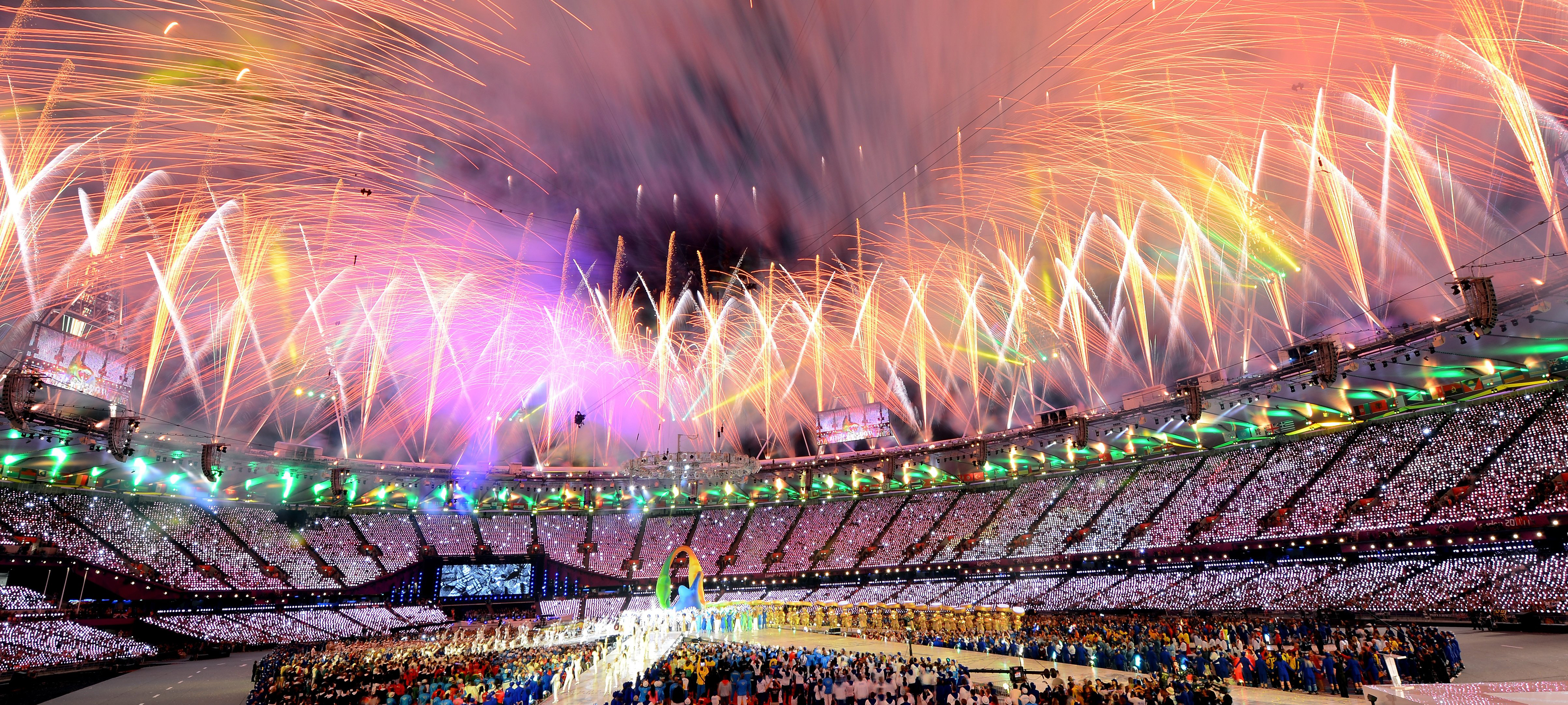 Открытие стадиона олимпийский. Олимпийские игры 2012 Лондон стадион. Лондон Великобритания Олимпийские игры.