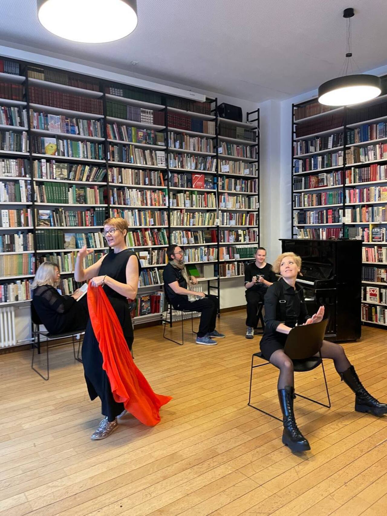 Импровизированное выступление плейбэк-театра "То тут То Там"