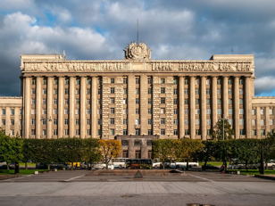 Экскурсия "Вокруг Дома Советов" 