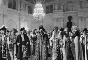 Аркадий Извеков: «Накануне социальной катастрофы: краткая история одного поставщика дома Романовых»