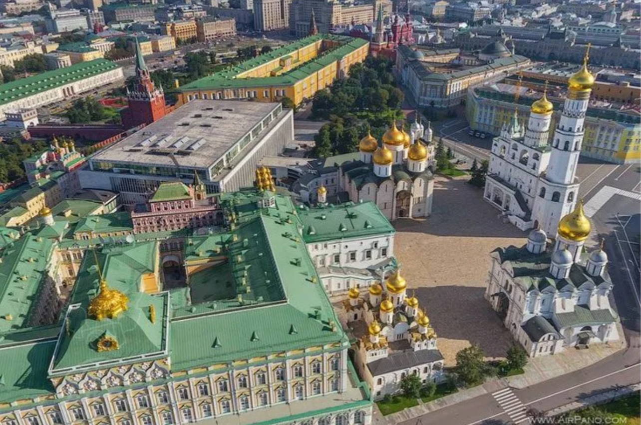 Обзорная экскурсия по территории Московского Кремля для детей 10-14 лет