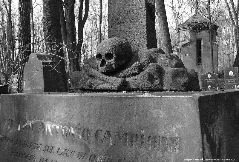 Введенское кладбище: momento mori