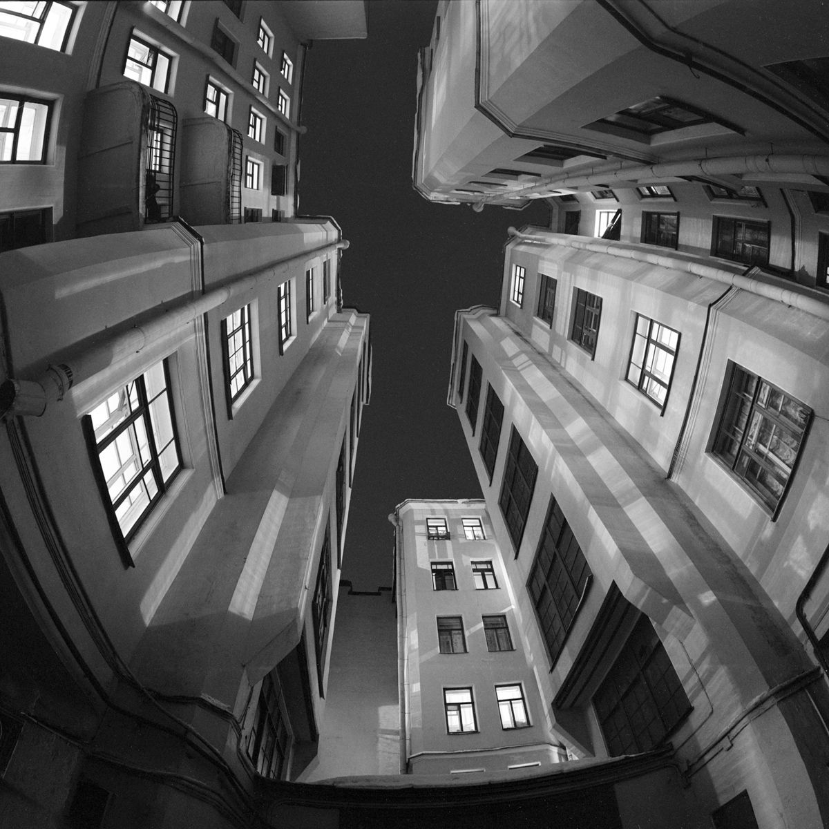 Фотовыставка Владимира и Дмитрия Антощенковых "Петербургское каприччио"