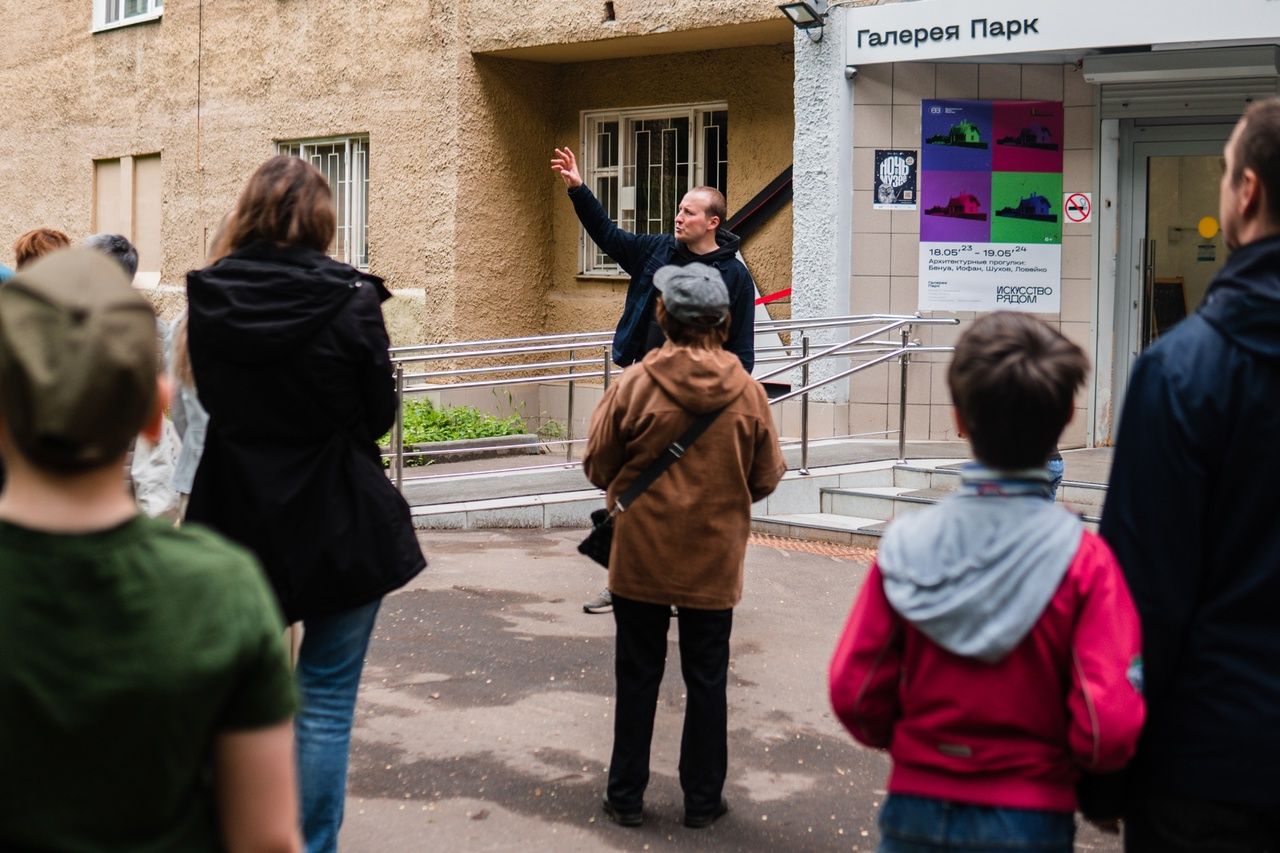 Экскурсия по текущим выставкам